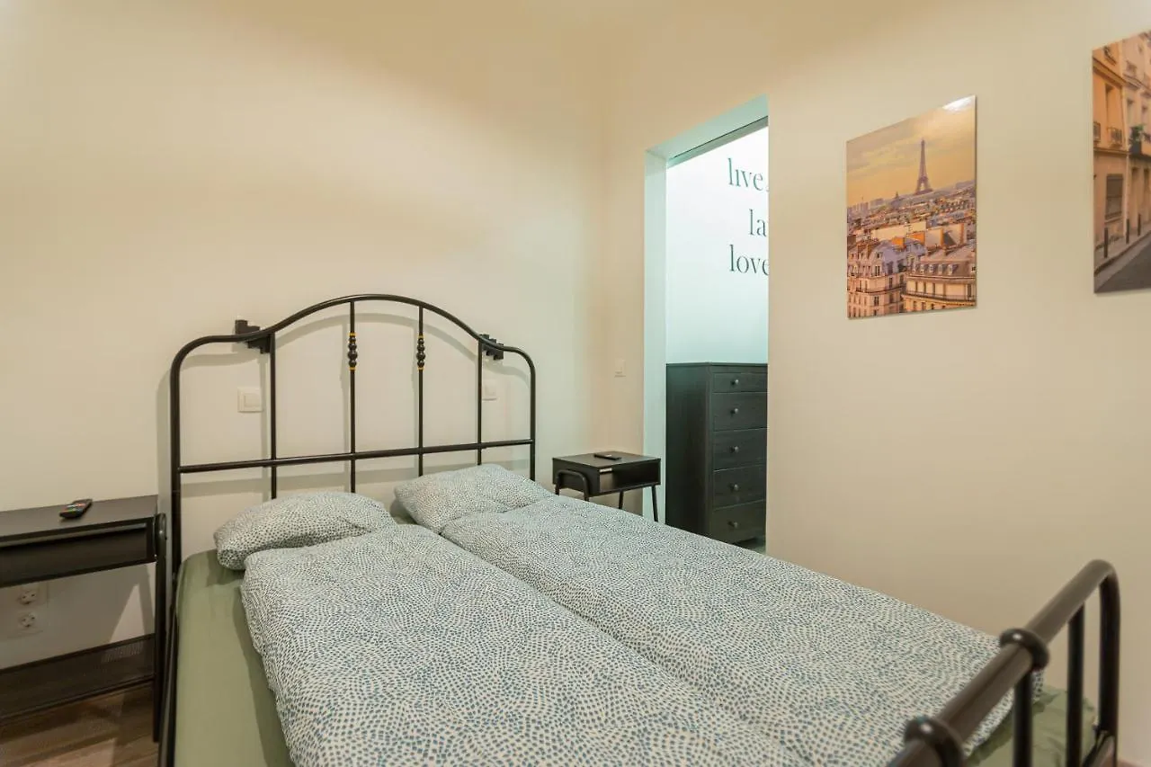 Downtown Studio Flat In Budapest, Mona