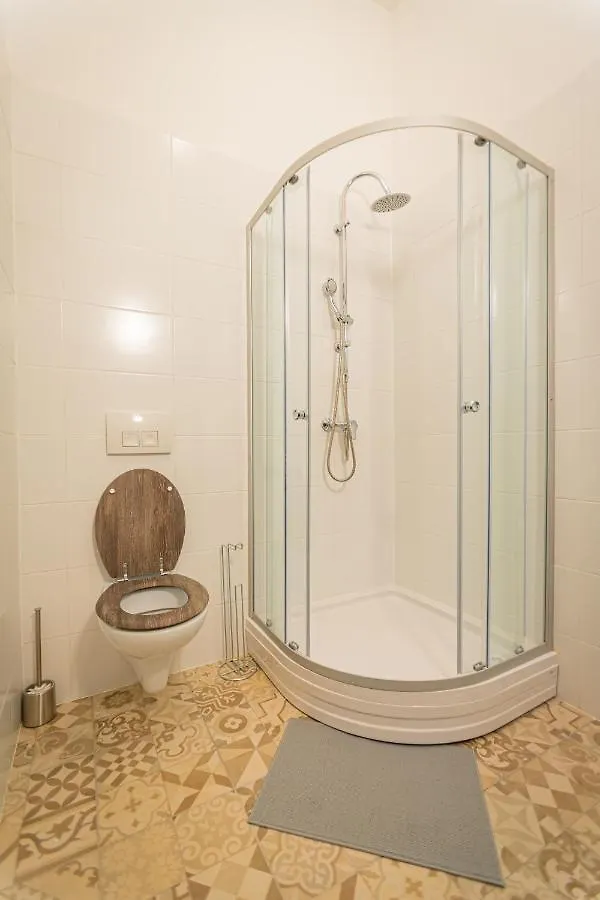 Downtown Studio Flat In Budapest, Mona