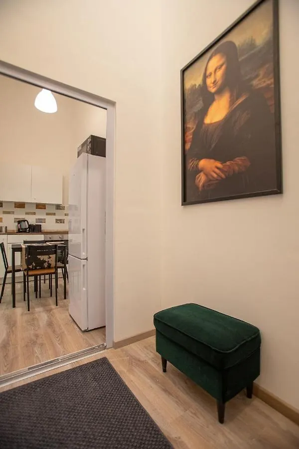 Downtown Studio Flat In Budapest, Mona Hungary